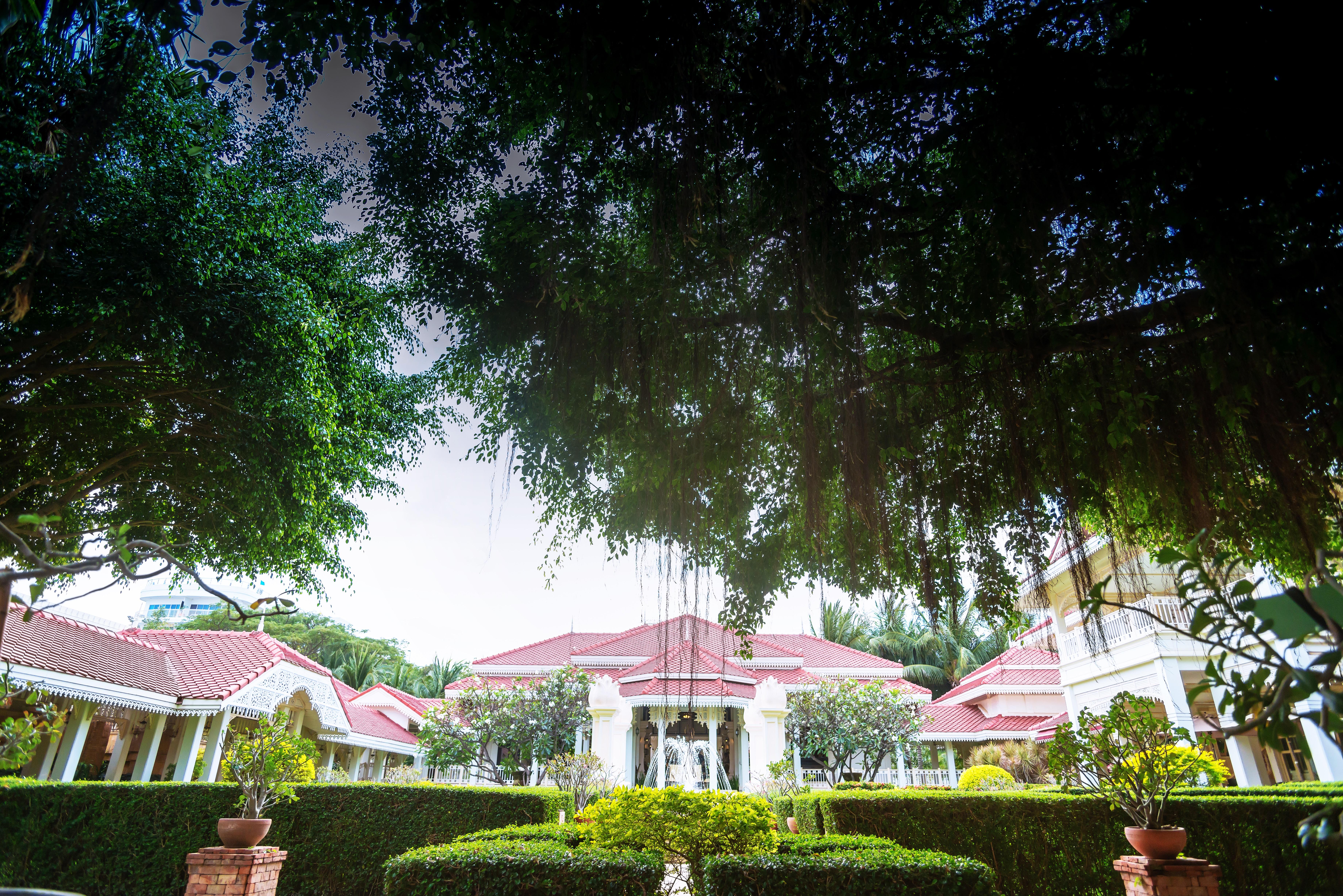 منتجع وسبا ورا بورا هوا هين المظهر الخارجي الصورة The main building of the university