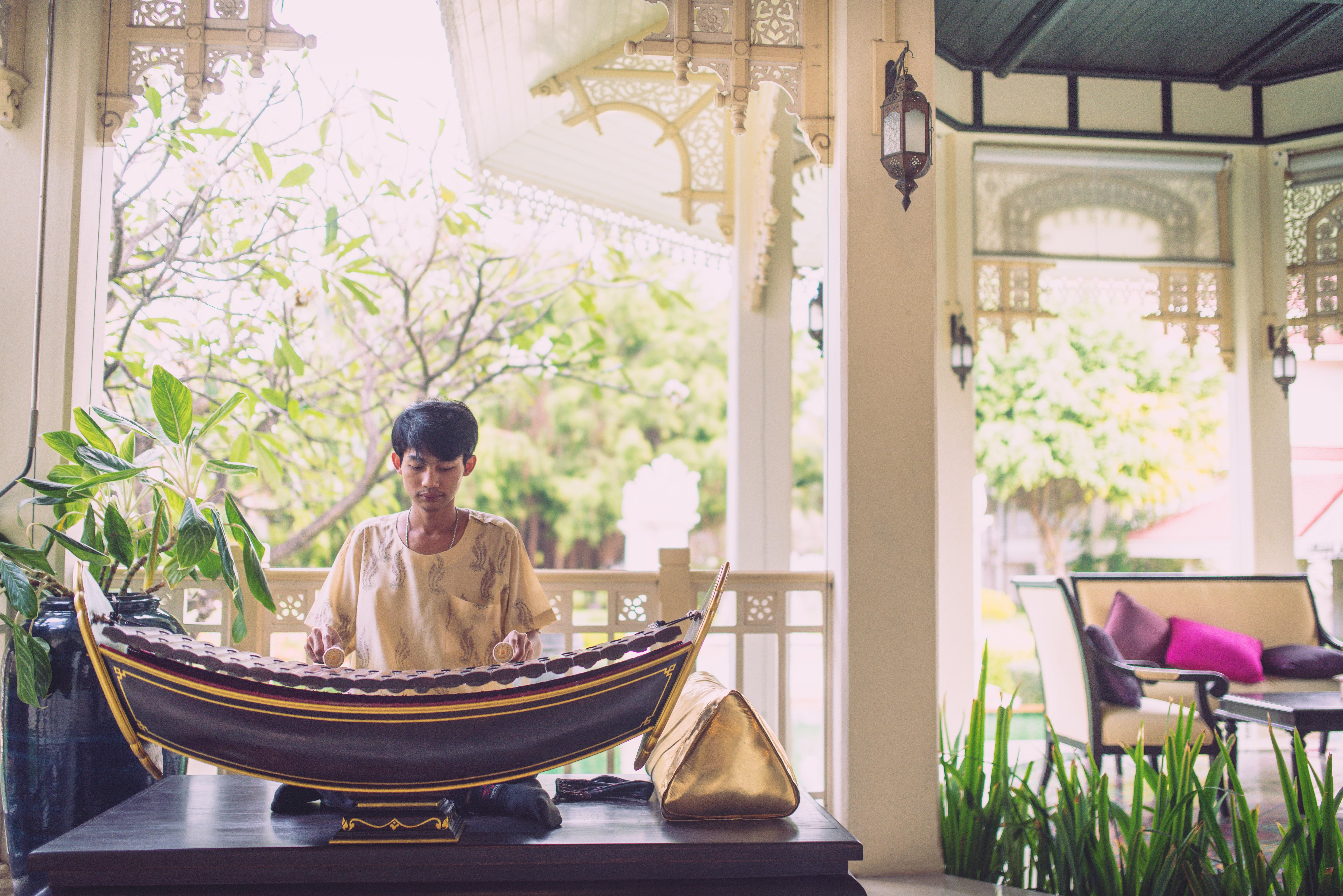 منتجع وسبا ورا بورا هوا هين المظهر الخارجي الصورة Thai musician playing the Ranat Ek